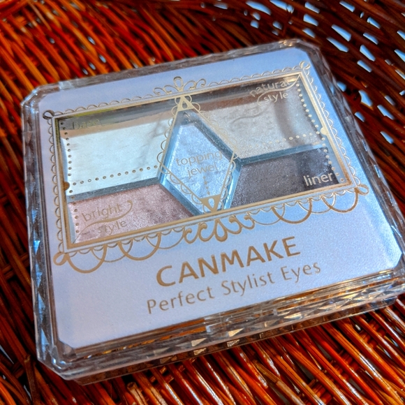 🍫🌸Canmake Pinky Chocolate eyeshadow - Picture 2 of 3